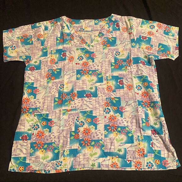 SCRUB TOPS - Picture 4 of 16